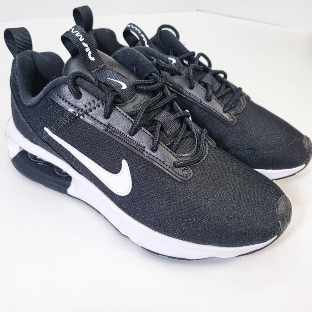 Nike Airmax Intrlk Lite Women's Sneaker Brand New With Box Never Worn